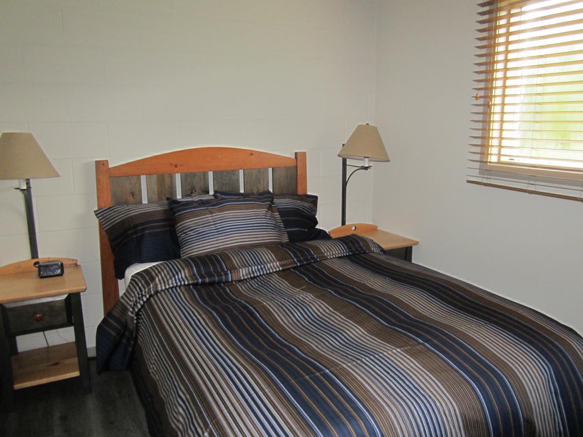 Saddle Mountain Lodge บลูริเวอร์ ภายนอก รูปภาพ